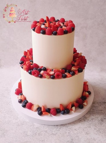 tort-pietrowy-z-owocami