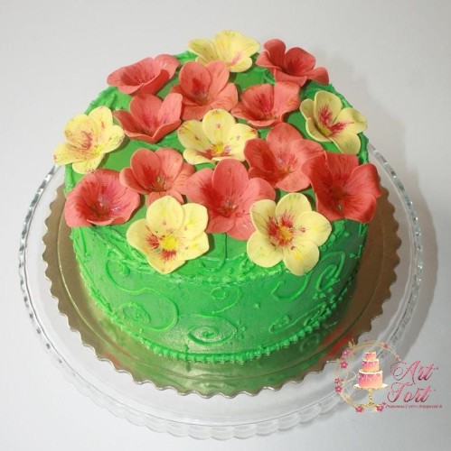 tort-z-kwiatkami
