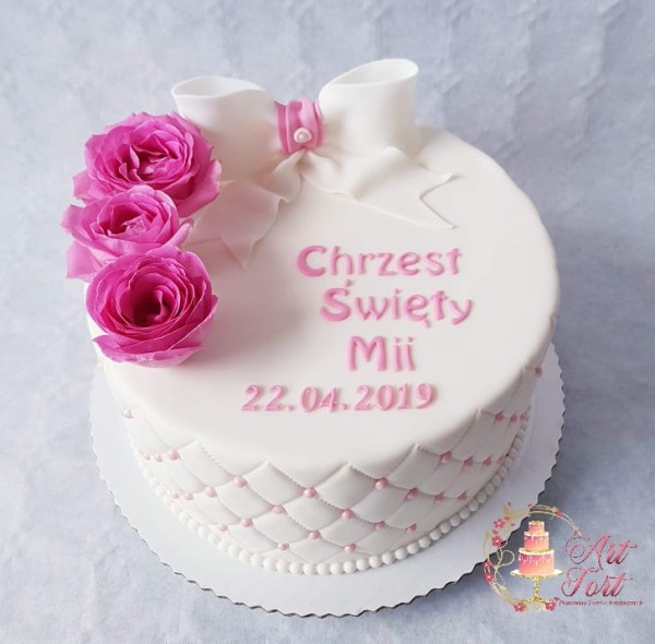 TORT NA CHRZEST-PIKOWANY Z KOKARDĄ I RÓŻAMI