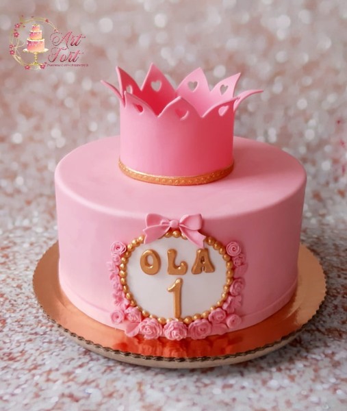TORT Z KORONĄ DLA MAŁEJ KSIĘŻNICZKI