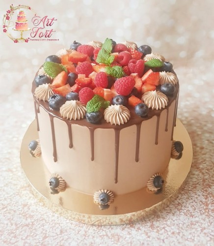 tort-czekoladowy-z-owocami-wroclaw