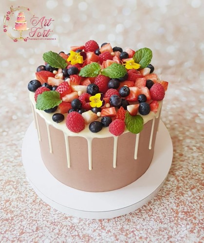 tort-czekoladowy-z-owocami-na-zamowienie